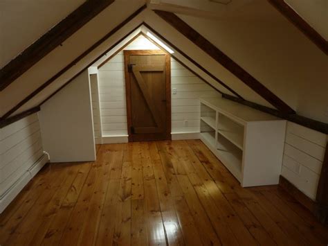 Attic in Tagalog .